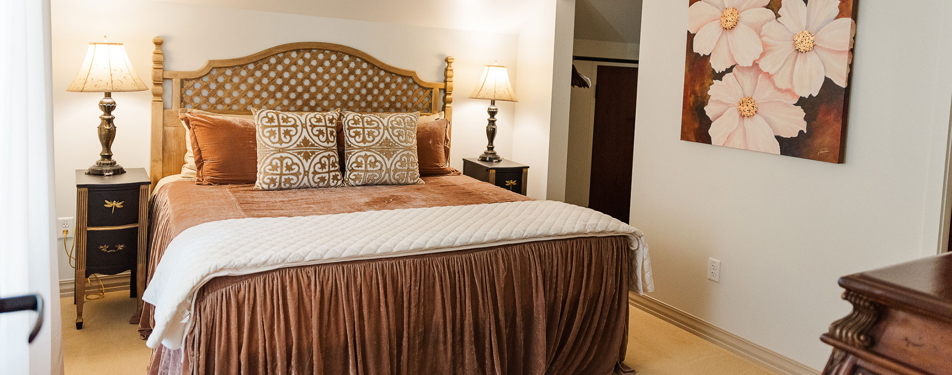 Casa Sagrada - Accomodations - image of a beautiful bedroom