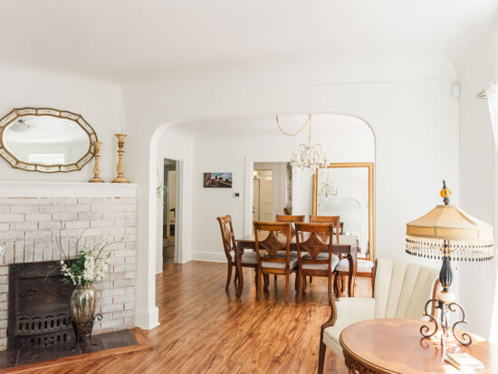 Casa Sagrada - Cottage Villa de Amor dining & living rooms